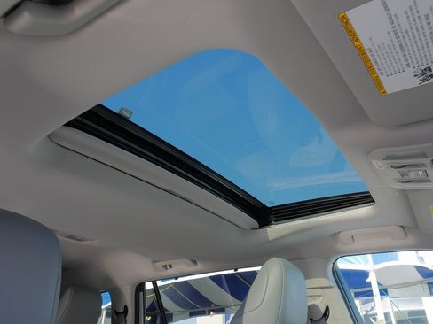 Used 2022 Toyota Highlander XLE image 14