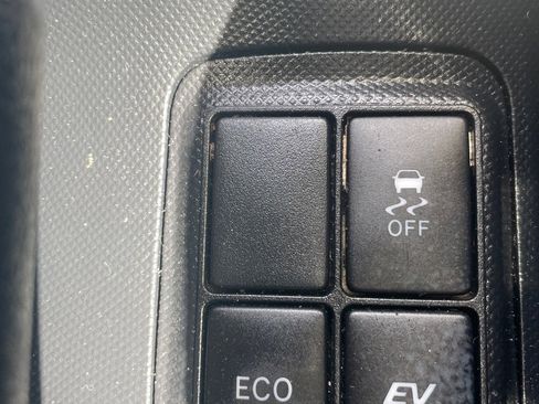 Used 2015 Toyota Prius C One image 20