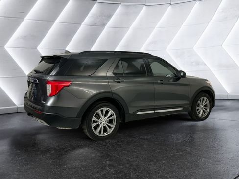 Used 2020 Ford Explorer XLT w/ Equipment Group 202A RWD image 4