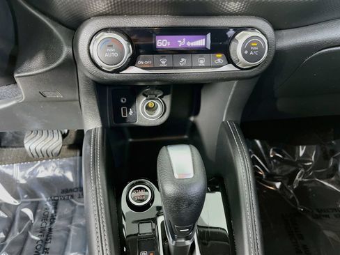 Used 2019 Nissan Kicks SV FWD image 22