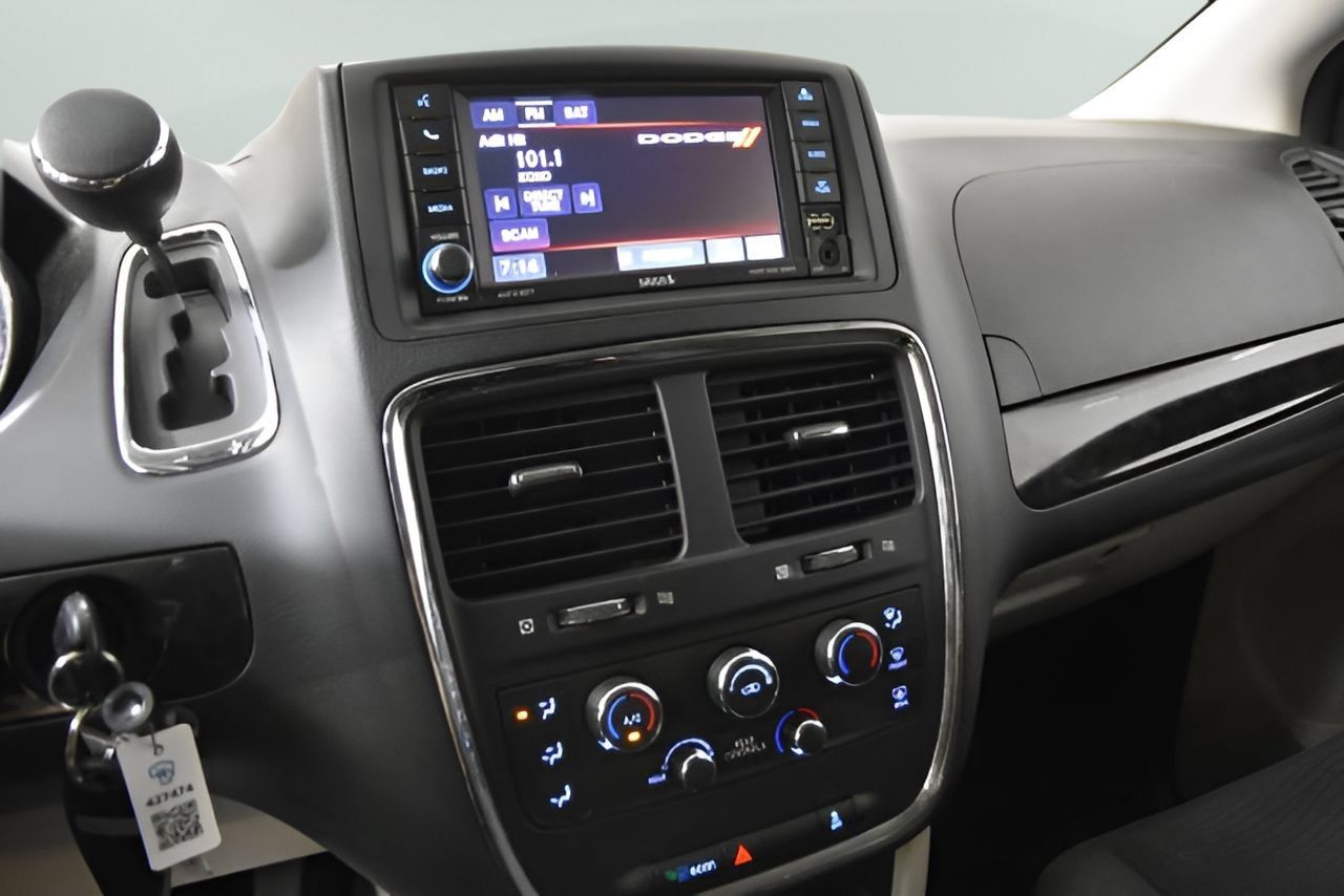 Used 2018 Dodge Grand Caravan SE w/ UConnect Hands-Free Group FWD image 15