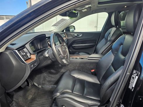 Used 2019 Volvo XC60 T6 Momentum w/ Advanced Package image 21
