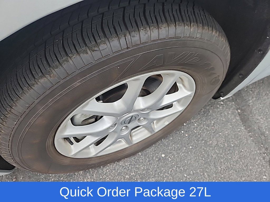 Used 2023 Chrysler Pacifica Touring-L FWD image 9