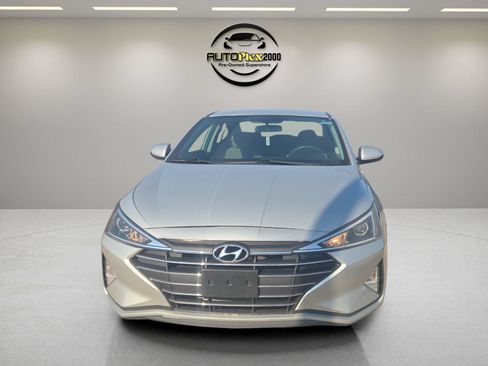 Used 2019 Hyundai Elantra SE FWD image 2