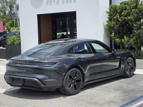 Used 2022 Porsche Taycan RWD image 4