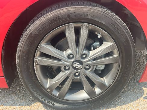 Used 2018 Hyundai Elantra SEL FWD image 23