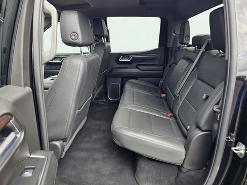 Used 2025 GMC Sierra 1500 SLT AWD/4WD image 31