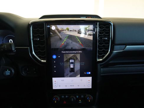 Used 2025 Ford Ranger Lariat w/ FX4 Off-Road Package image 31