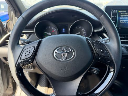 Used 2018 Toyota C-HR XLE FWD image 12