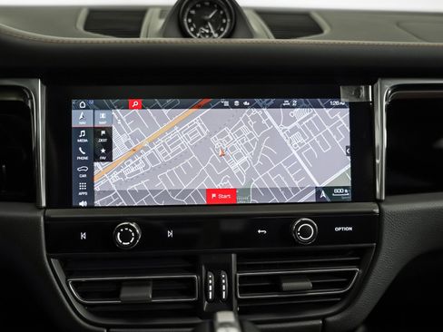 Certified 2025 Porsche Macan image 22