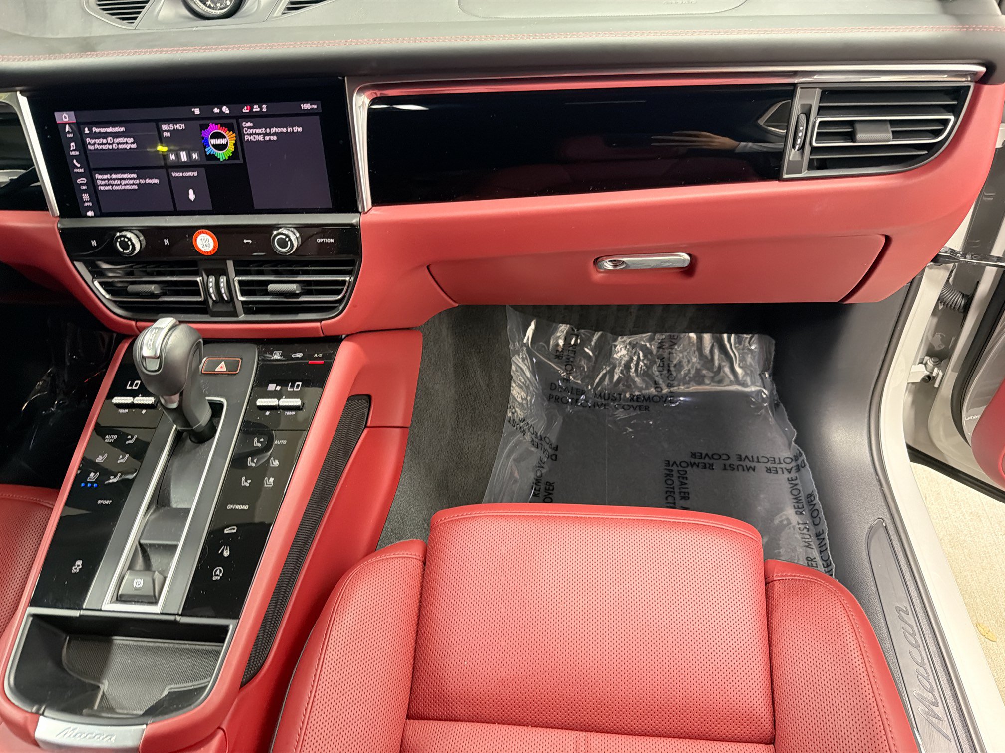Certified 2026 Porsche Macan AWD/4WD image 18