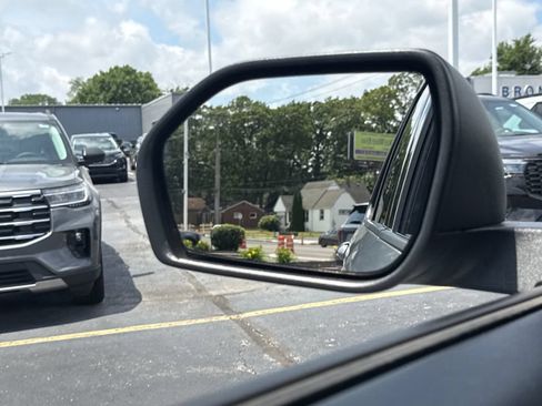 Used 2023 Ford Explorer XLT w/ Equipment Group 202A AWD/4WD image 38