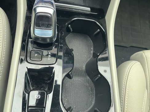 Used 2024 Volvo XC40 B5 Plus w/ Protection Package Premier AWD/4WD image 12
