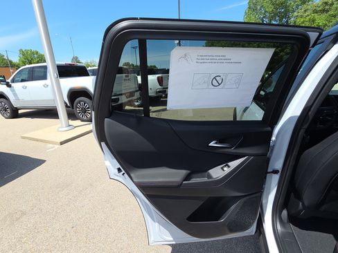 New 2026 Chevrolet Equinox RS w/ Convenience Package III FWD image 27
