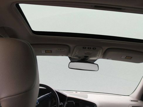 Used 2005 Volvo S60 T5 image 8