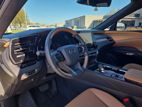 Used 2024 Lexus RX 350 Premium image 2