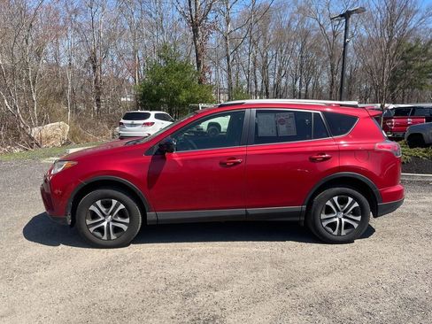 Used 2016 Toyota RAV4 LE AWD/4WD image 9
