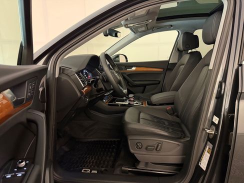 Used 2023 Audi Q5 2.0T Premium w/ Convenience Package AWD/4WD image 5