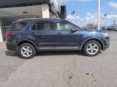 Used 2016 Ford Explorer XLT image 8