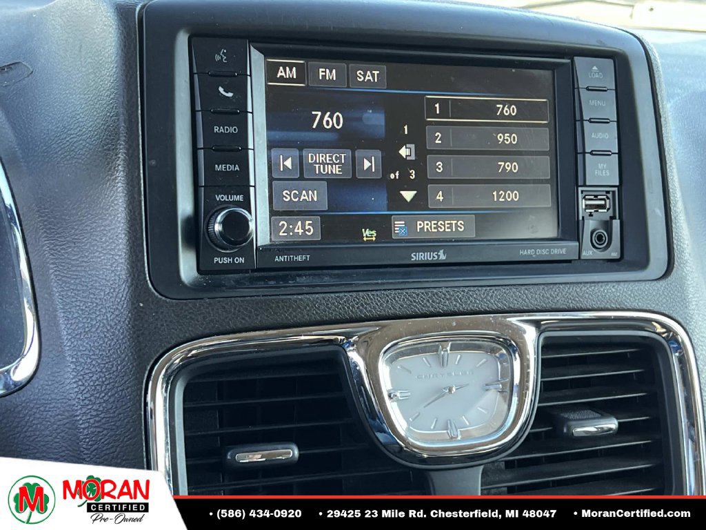 Used 2015 Chrysler Town & Country Touring FWD image 21