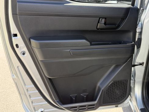 Used 2025 Toyota Tacoma SR AWD/4WD image 18
