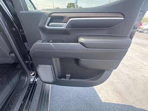 Used 2025 Chevrolet Silverado 1500 High Country AWD/4WD image 16