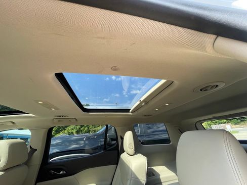 Used 2018 GMC Acadia Denali w/ Technology Package AWD/4WD image 10