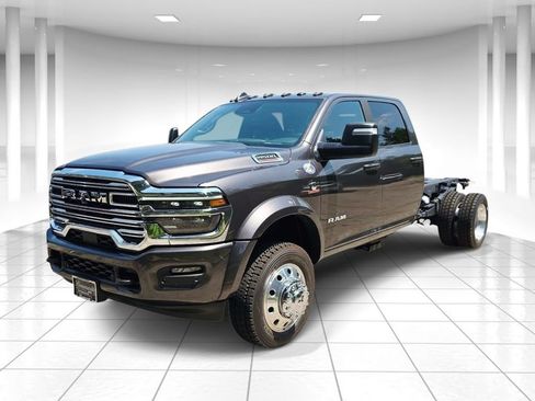 New 2026 RAM 4500 4x4 Crew Cab DRW w/ Laramie Trim Package image 7