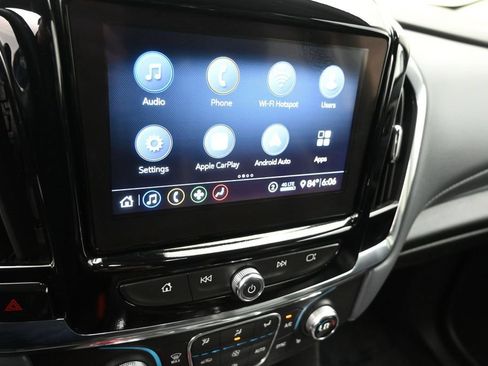 Used 2020 Chevrolet Traverse LT FWD image 12