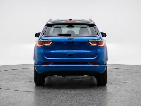 Used 2025 Jeep Compass Limited image 7