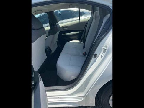 Used 2021 Toyota Corolla LE image 18