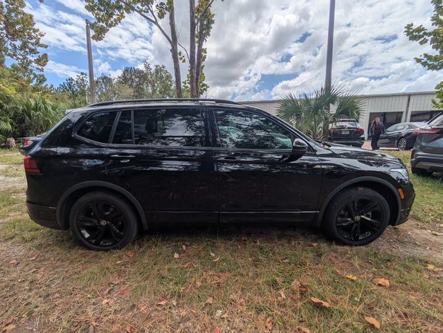 Used 2024 Volkswagen Tiguan SE R-Line FWD image 3