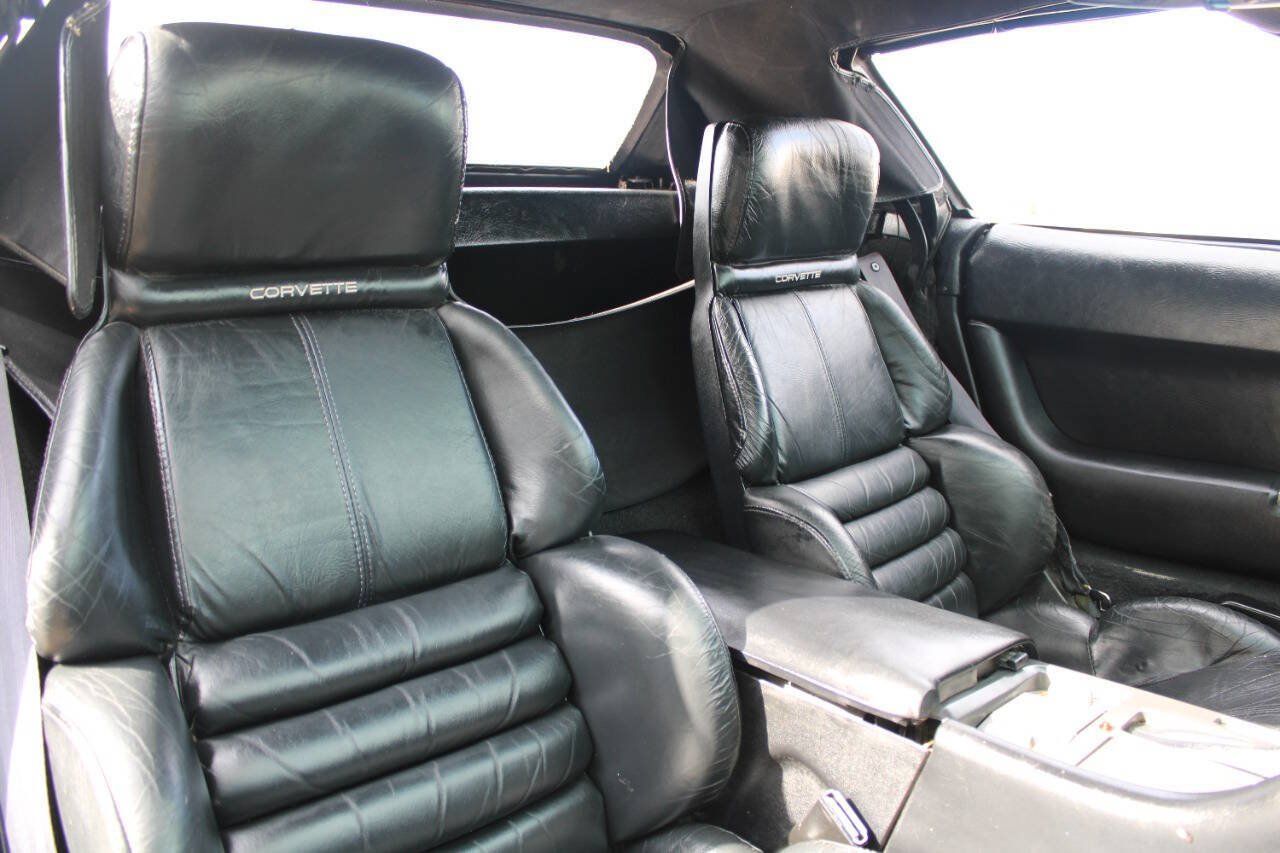 Used 1991 Chevrolet Corvette Convertible RWD image 12