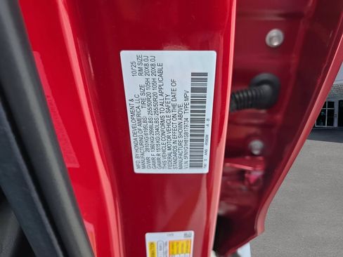 Used 2025 Honda Pilot Elite image 26