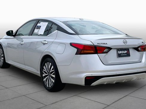 Used 2024 Nissan Altima 2.5 SV FWD image 12