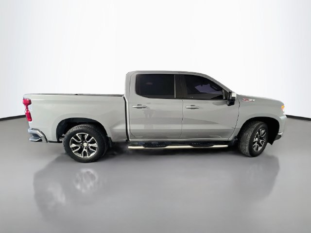 Used 2024 Chevrolet Silverado 1500 LT AWD/4WD image 9