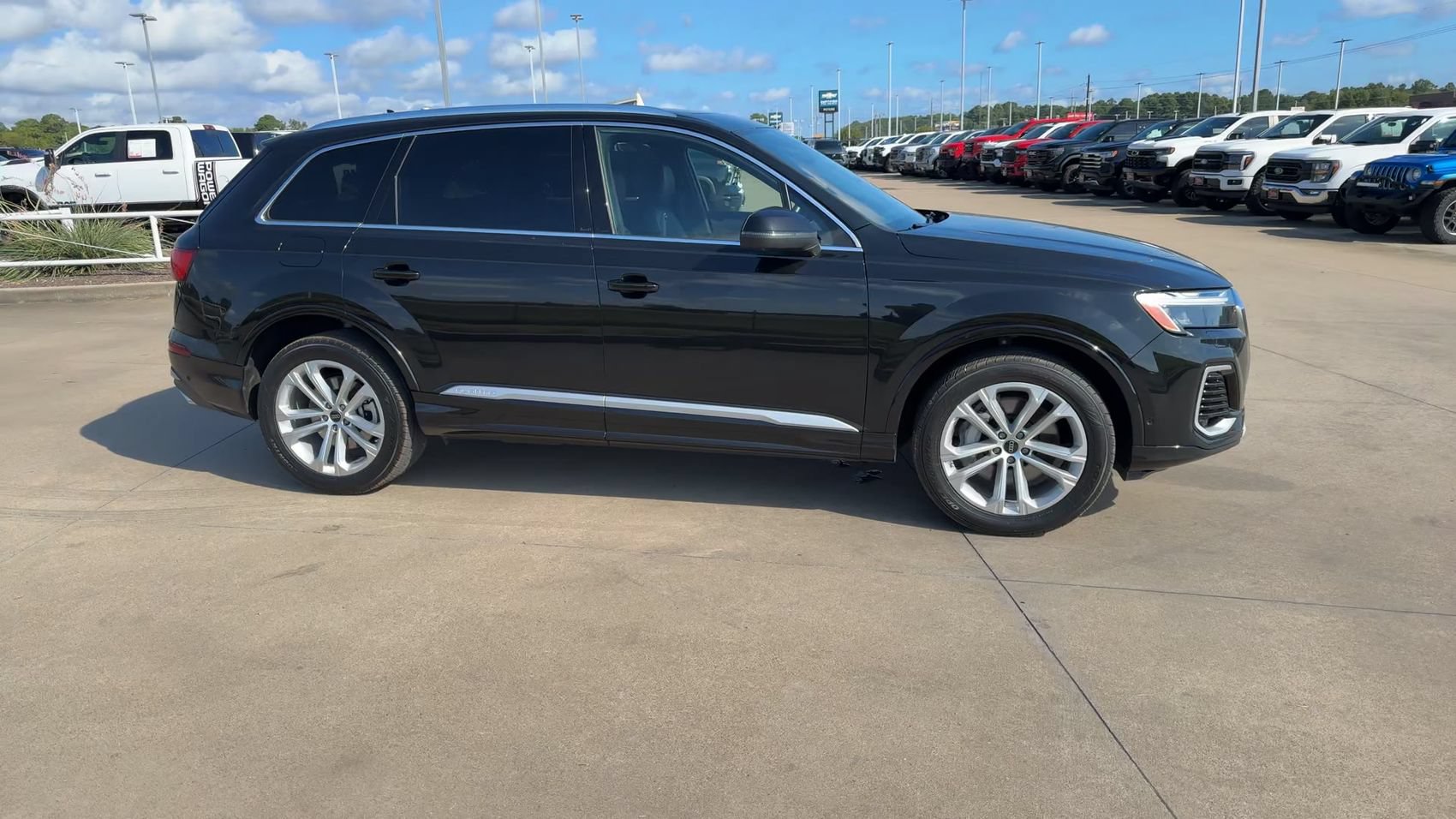 Used 2025 Audi Q7 3.0T Premium Plus AWD/4WD image 2