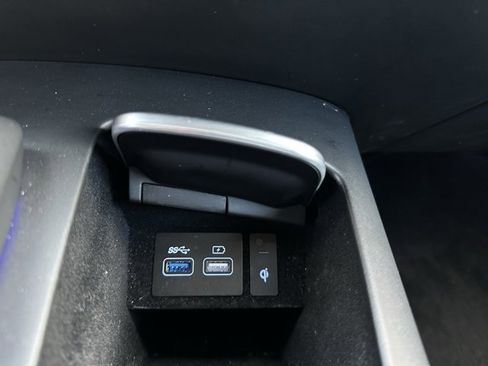 Used 2024 Genesis GV70 2.5T w/ Advanced Package image 45