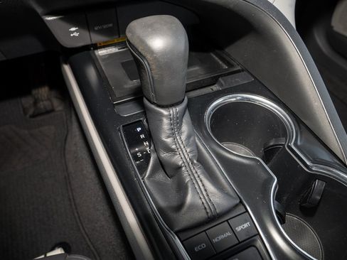 Used 2019 Toyota Camry XLE image 15