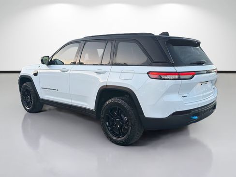 Used 2024 Jeep Grand Cherokee Trailhawk AWD/4WD image 5