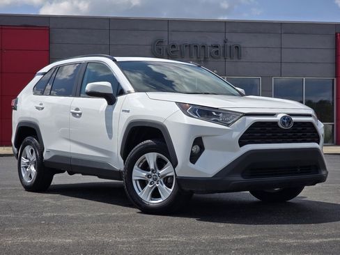 Certified 2019 Toyota RAV4 XLE w/ Convenience Package AWD/4WD image 2