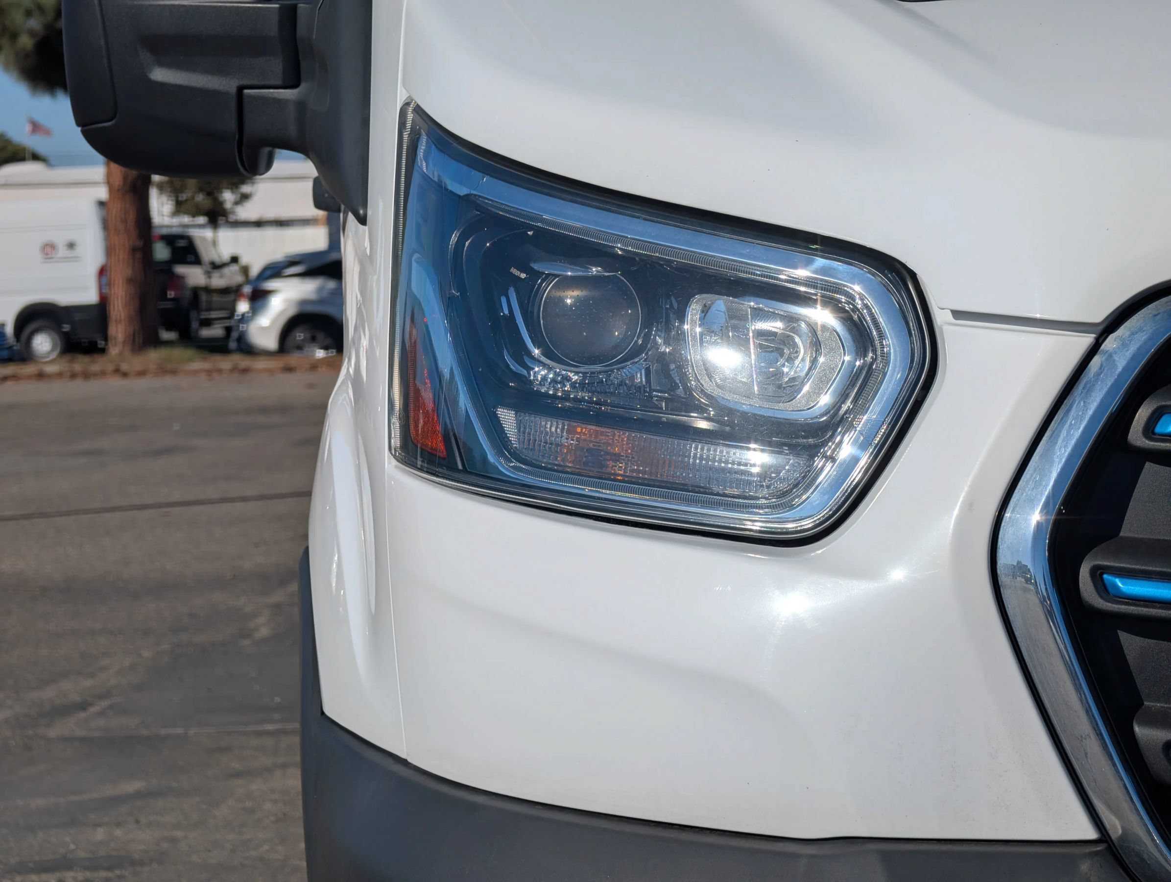 Used 2023 Ford E-Transit 148 High Roof Extended RWD image 2