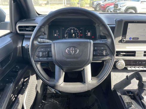 Used 2025 Toyota Tacoma SR5 AWD/4WD image 20