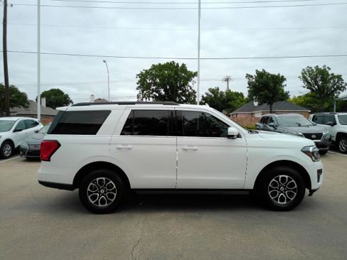 Used 2024 Ford Expedition XLT AWD/4WD image 5