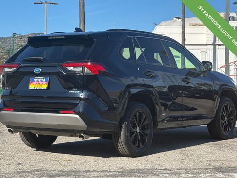 Used 2022 Toyota RAV4 SE w/ Convenience Package image 4