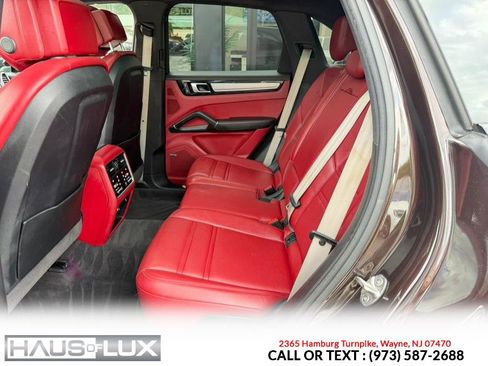 Used 2023 Porsche Cayenne Platinum Edition AWD/4WD image 10