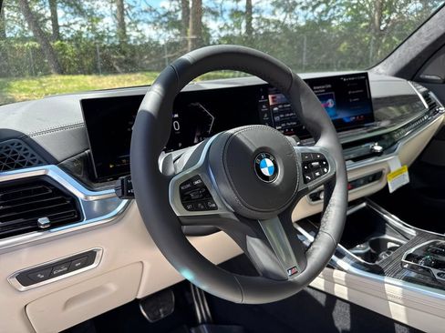 Used 2027 BMW X7 xDrive40i w/ M Sport Package AWD/4WD image 14