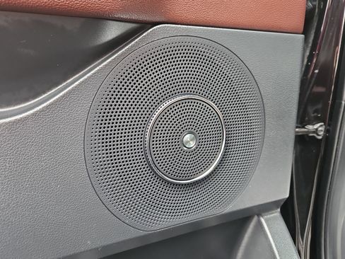 Used 2024 Ford Expedition Limited image 11