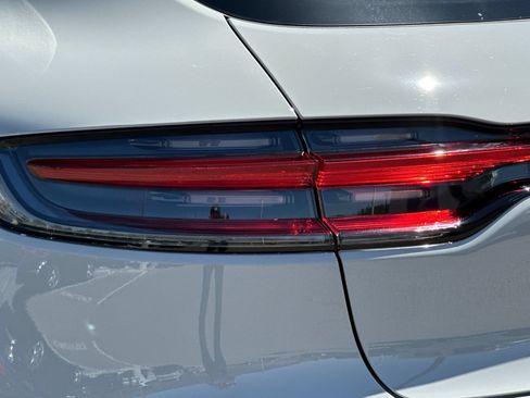 Certified 2025 Porsche Macan S AWD/4WD image 38