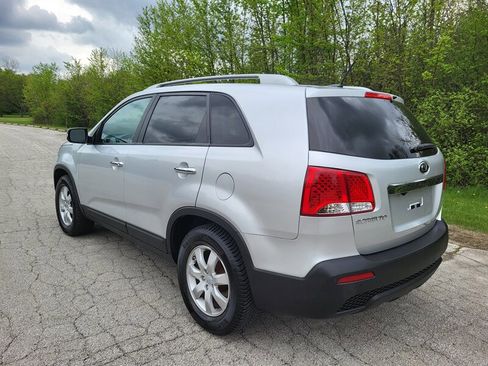 Used 2012 Kia Sorento LX w/ Convenience Pkg FWD image 4